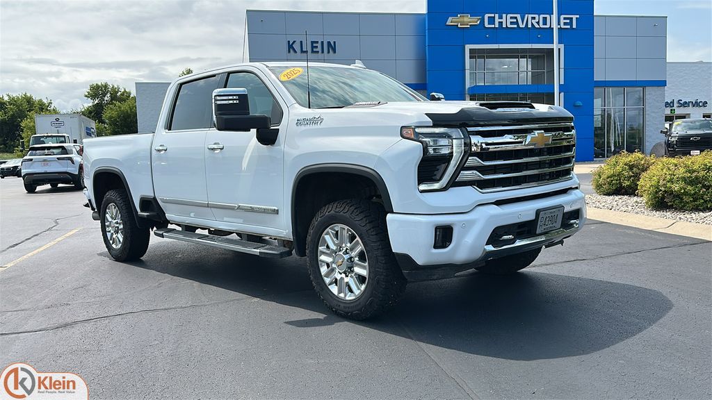 Summit White 2025 Chevrolet Silverado 3500HD Pickup Truck Four-Wheel Drive Automatic