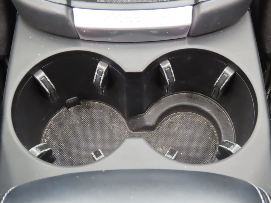 Thumbnail: 2023 Porsche Macan - 29