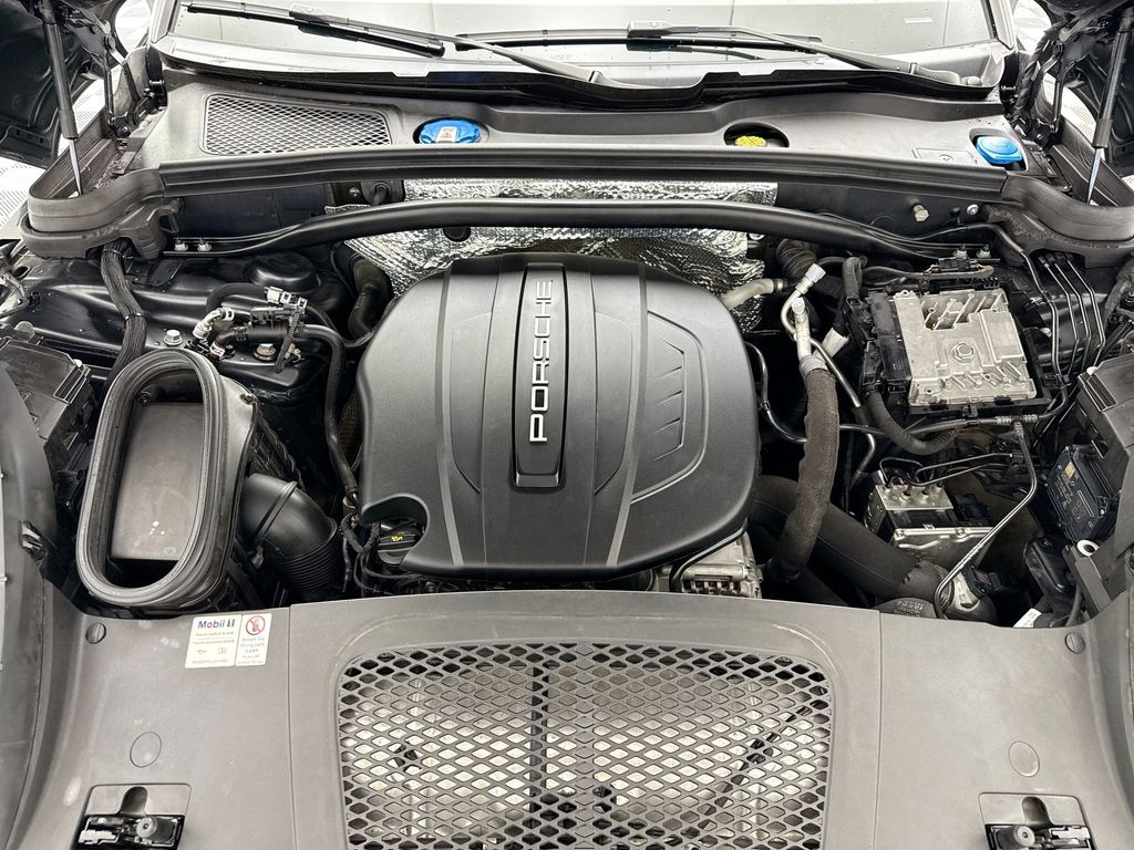 Thumbnail: 2021 Porsche Macan - 28