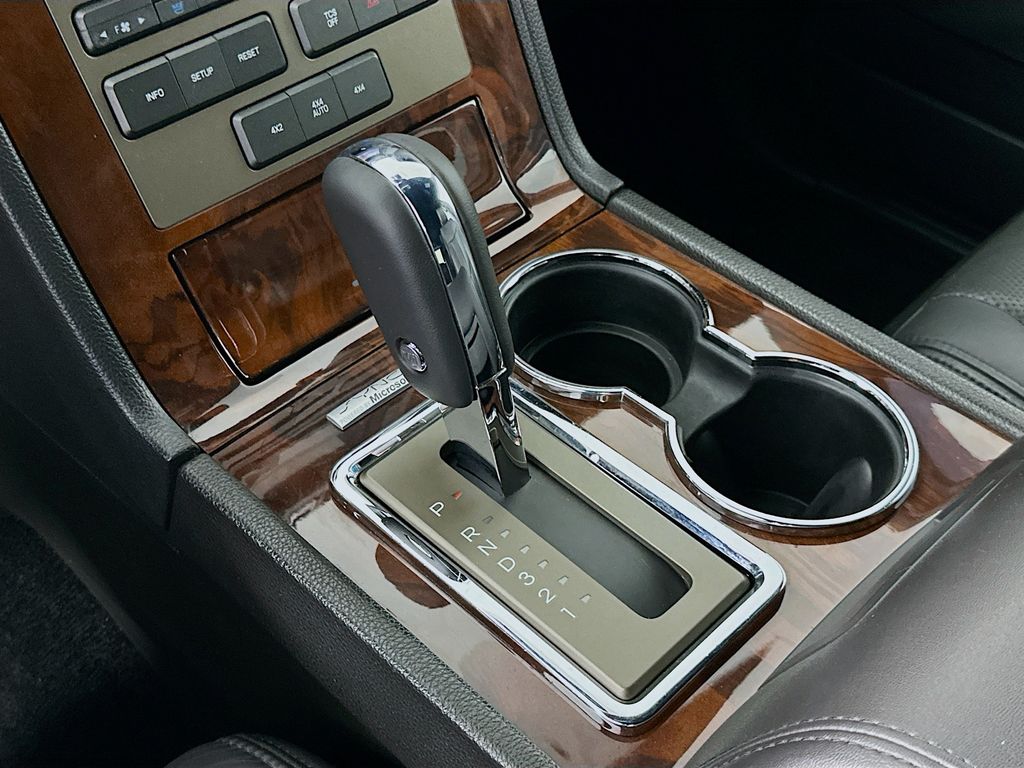 Thumbnail: 2012 Lincoln Navigator - 16