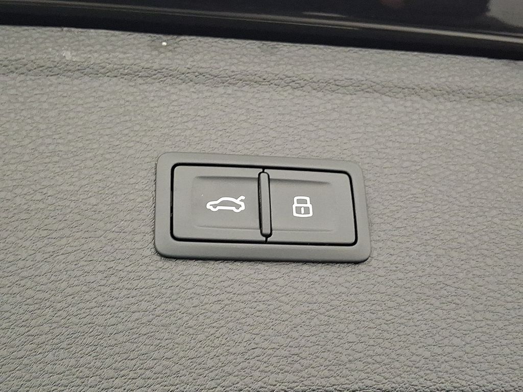 Thumbnail: 2024 Audi SQ5 - 28