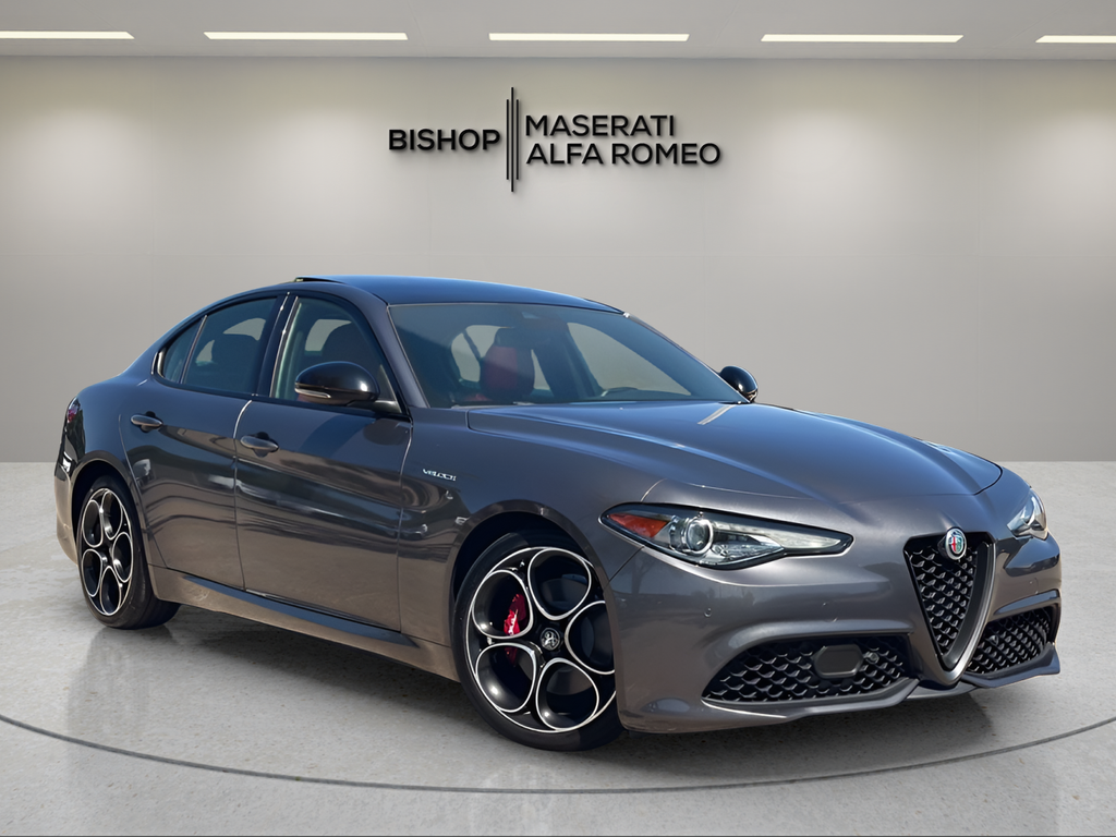 Vesuvio Gray Metallic 2022 Alfa Romeo Giulia Sedan Rear-Wheel Drive 8-Speed Automatic