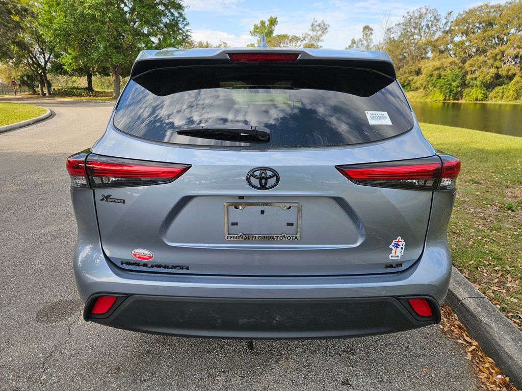 2023 Toyota Highlander XLE 4