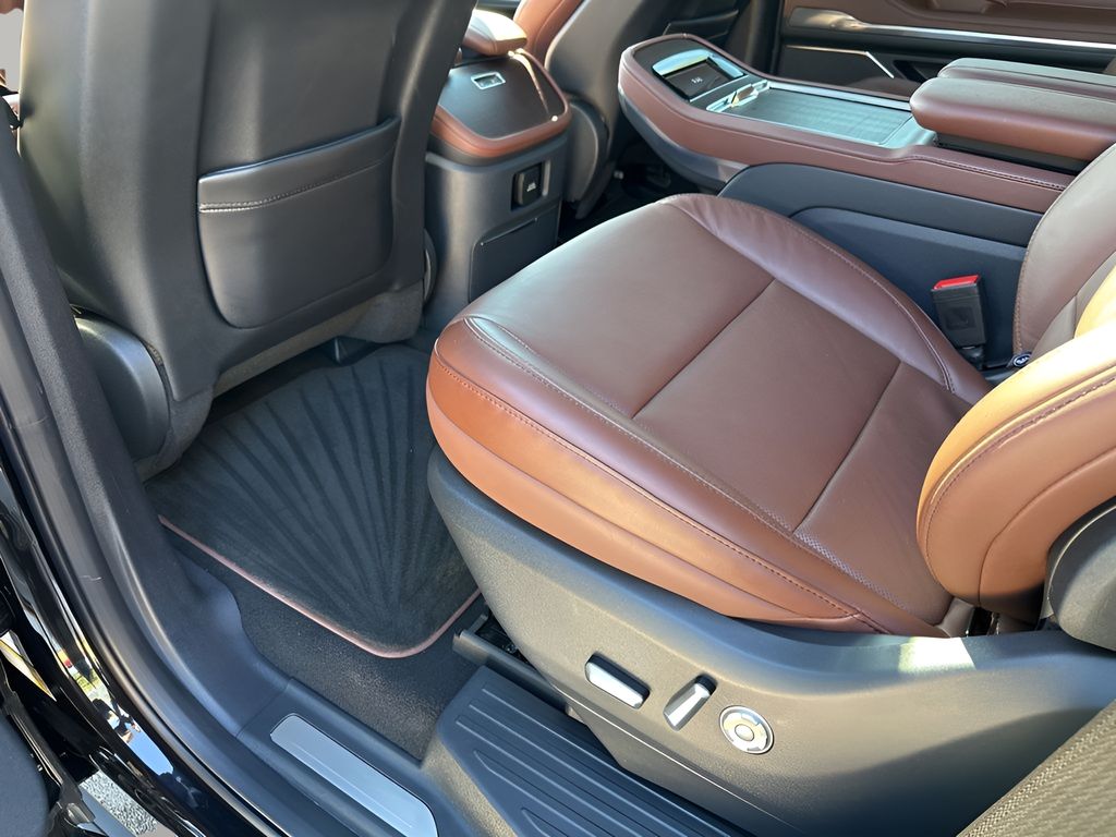 Used Car 2025 Lincoln Navigator  Reserve For Sale Under $100,000 In Austin, Texas