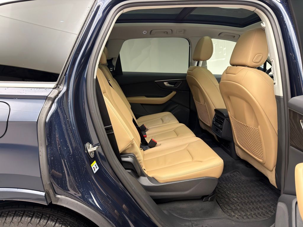 Thumbnail: 2025 Audi Q7 - 7