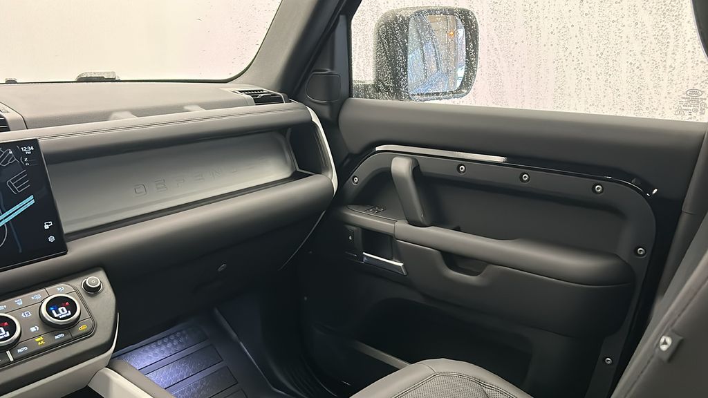 Thumbnail: 2025 Land Rover Defender - 25