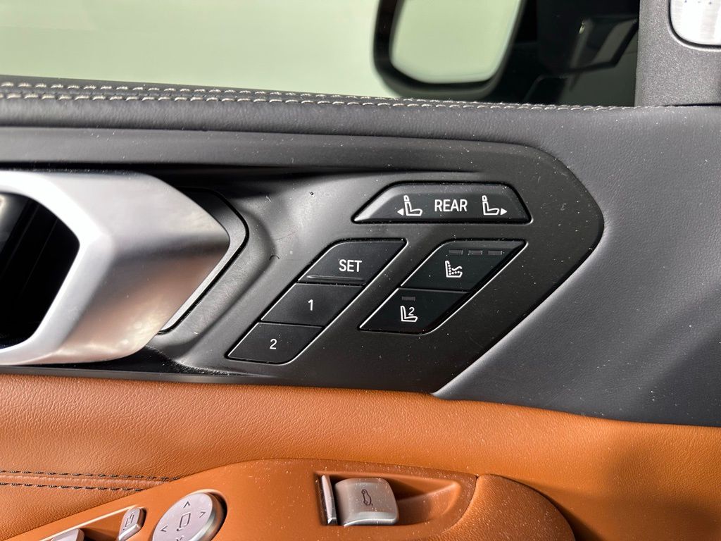 Thumbnail: 2023 BMW X7 - 31