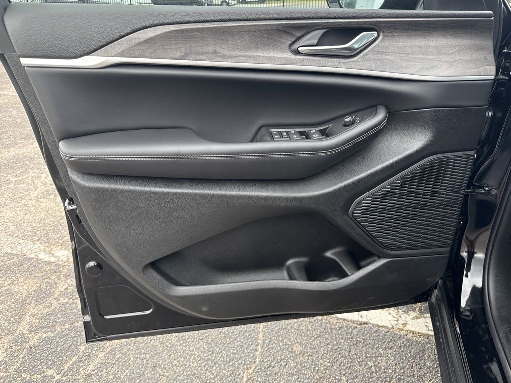 2026 Jeep Grand Cherokee Laredo Altitude Black at DeMontrond Auto Country