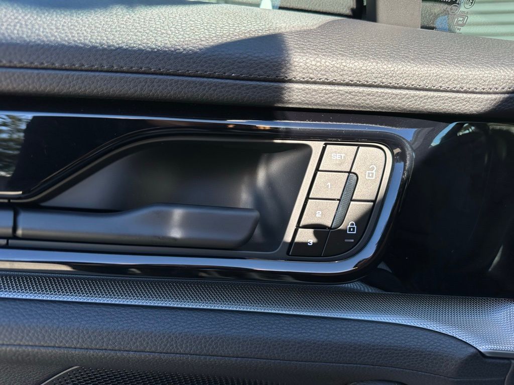 Thumbnail: 2026 Porsche Panamera - 19