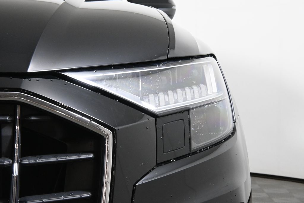 Thumbnail: 2021 Audi Q8 - 11