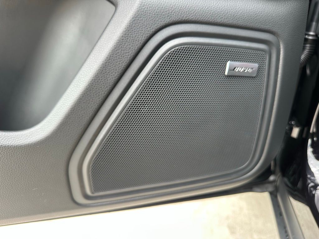 Thumbnail: 2026 Porsche Macan - 22