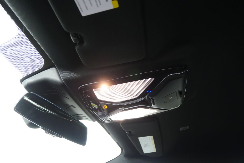 Thumbnail: 2026 BMW 8 Series - 18