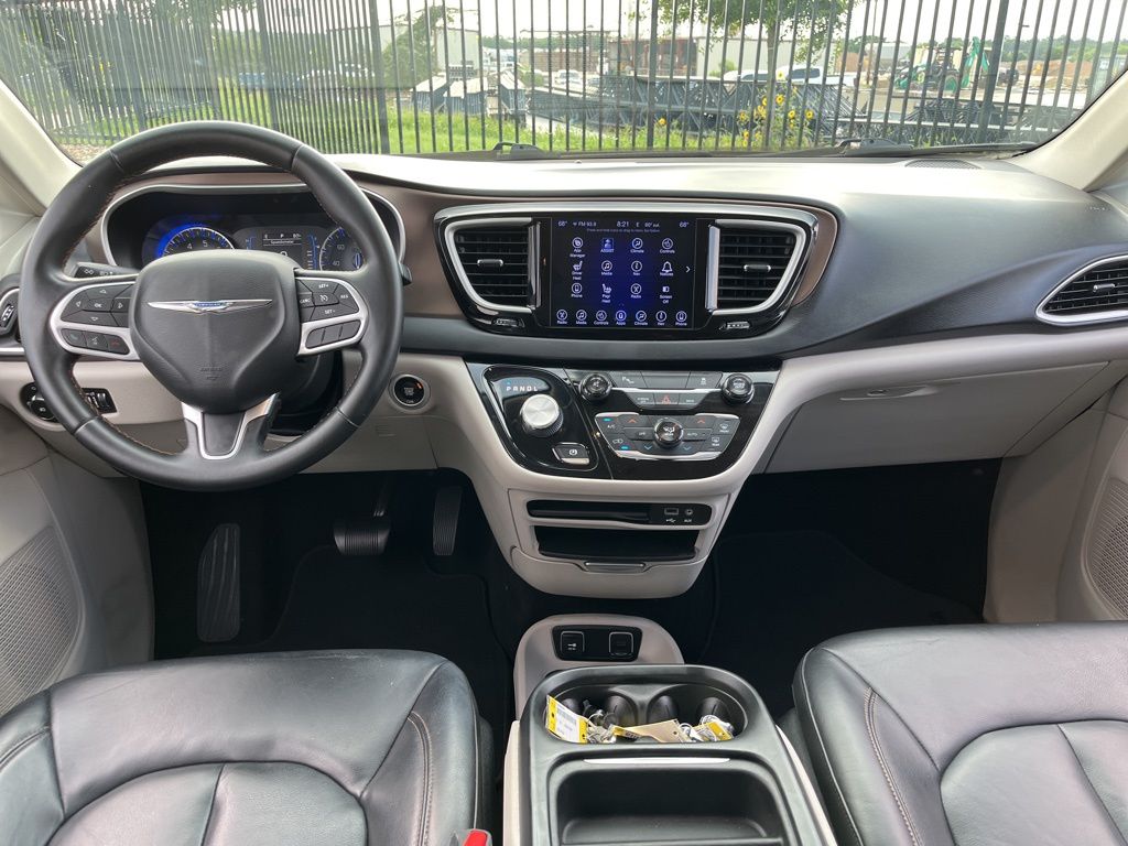 Thumbnail: 2017 Chrysler Pacifica - 15