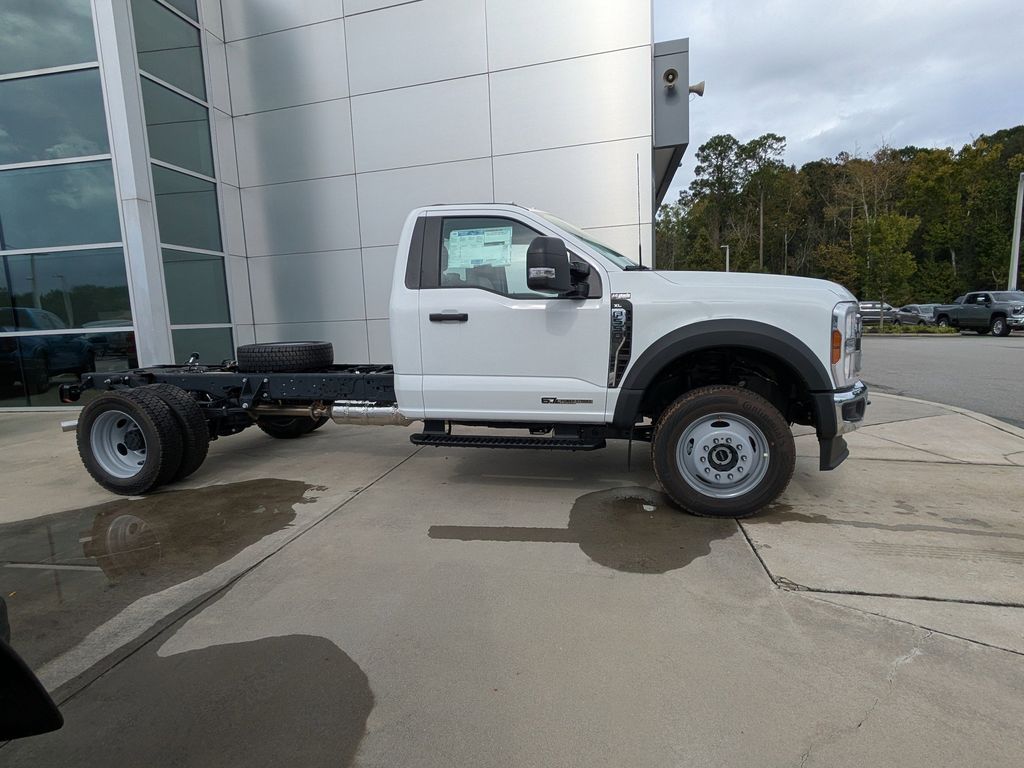 2025 Ford F-550 Chassis XL
