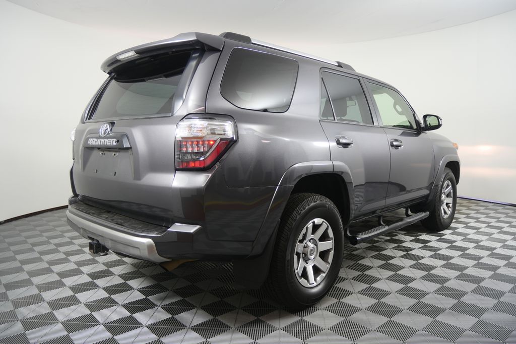 Thumbnail: 2014 Toyota 4Runner - 3