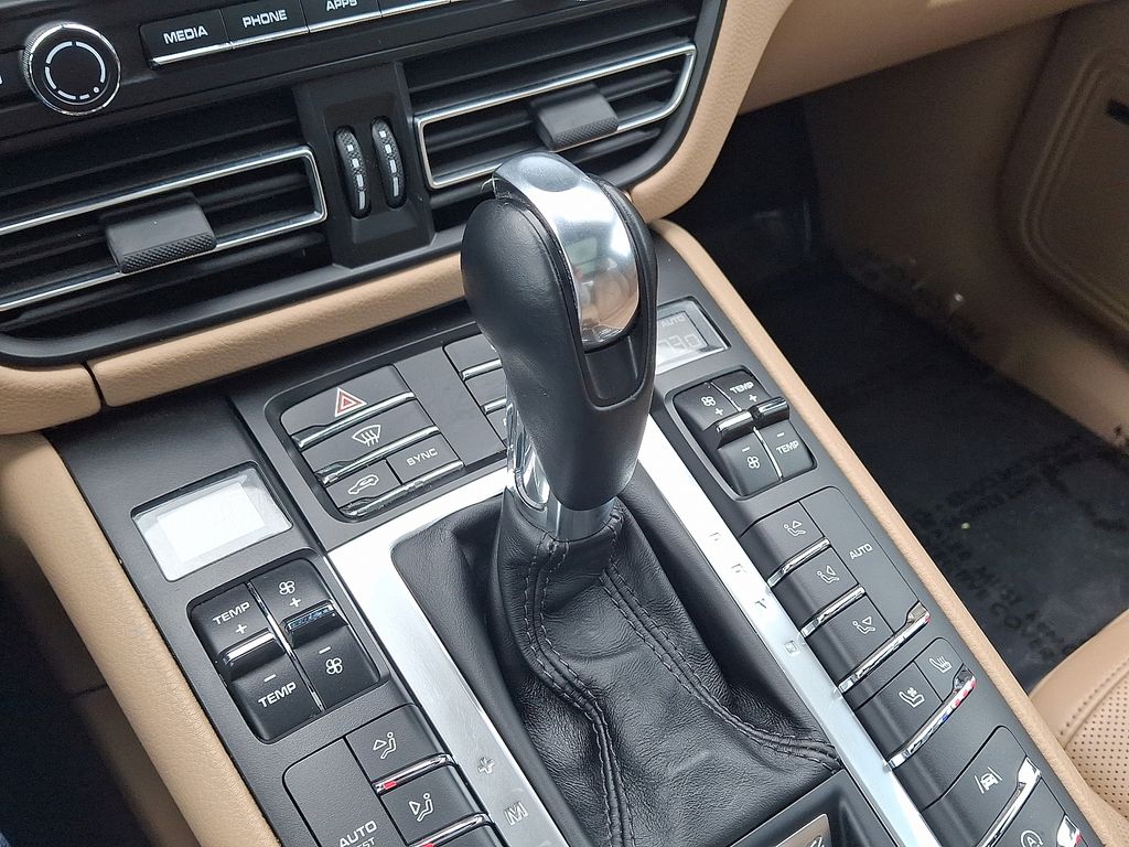 Thumbnail: 2019 Porsche Macan - 19