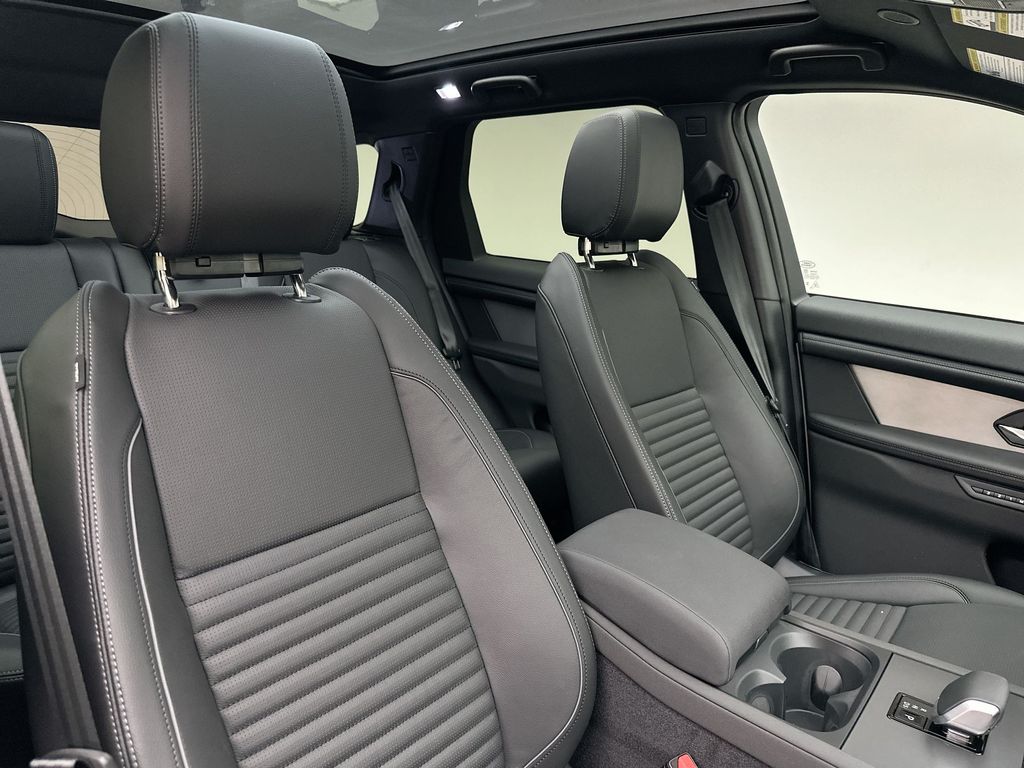Thumbnail: 2026 Land Rover Discovery Sport - 6