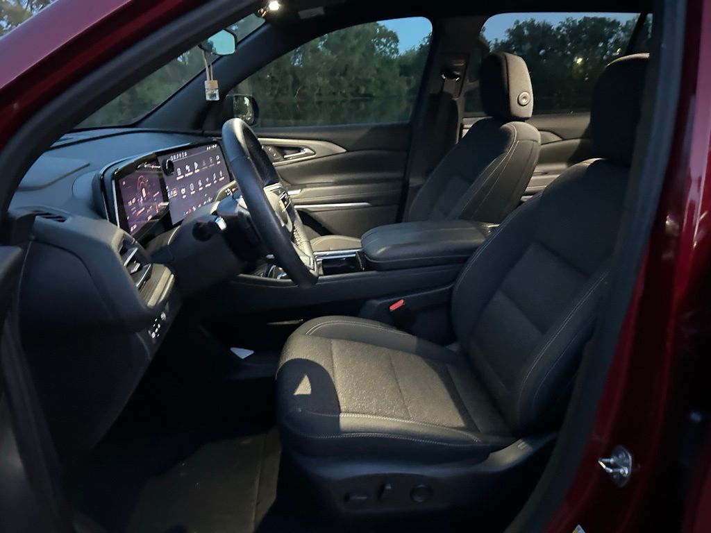 Thumbnail: 2024 Chevrolet Traverse - 15