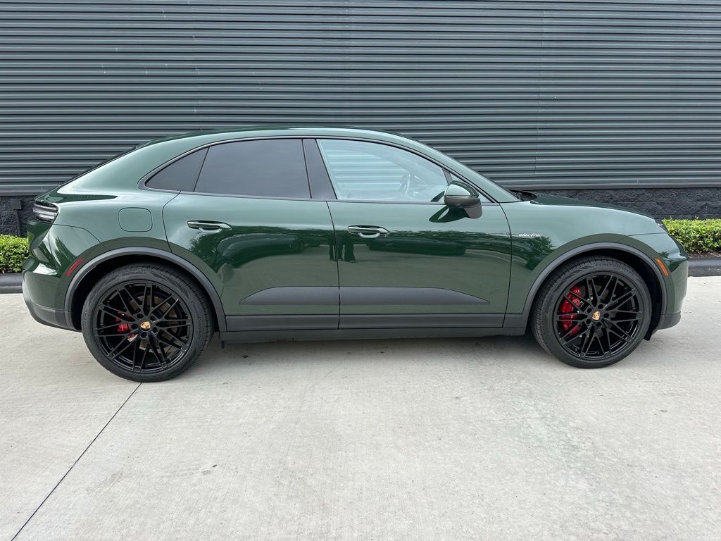 Thumbnail: 2025 Porsche Macan - 10