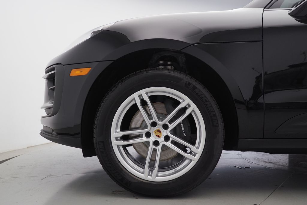 Thumbnail: 2026 Porsche Macan - 9