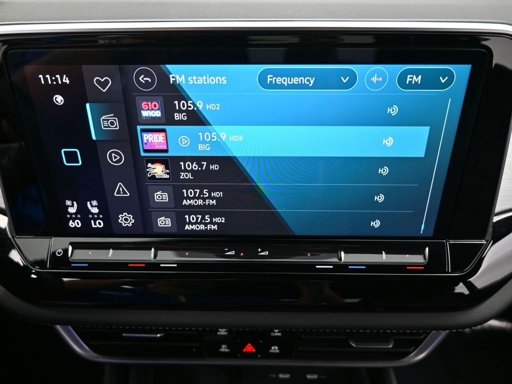 Used 2024 Deep Black Volkswagen 2.0T SE w/Technology image 23