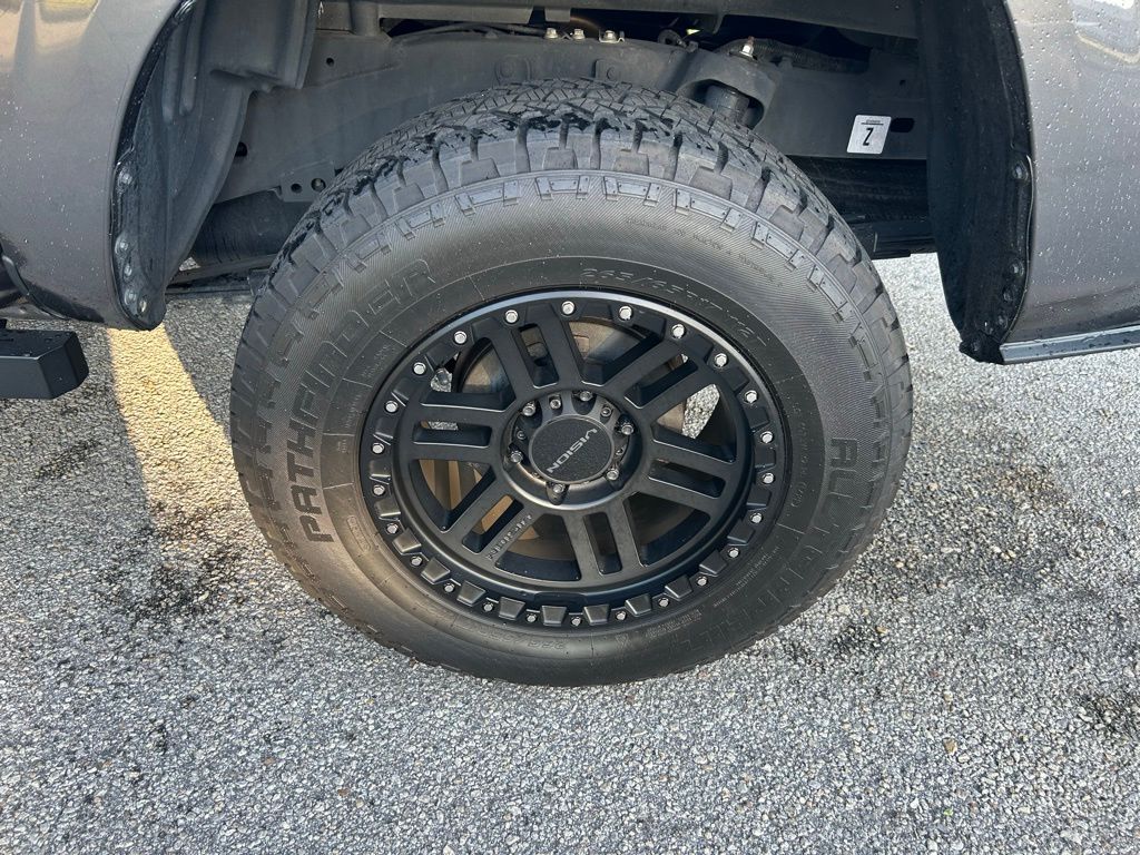 Thumbnail: 2019 Toyota Tacoma - 9