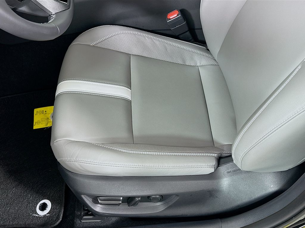 Thumbnail: 2025 Toyota Camry - 20