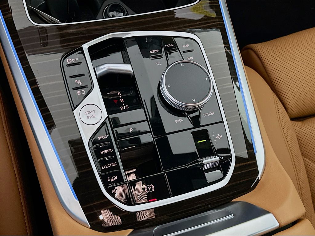 Thumbnail: 2026 BMW X5 - 15