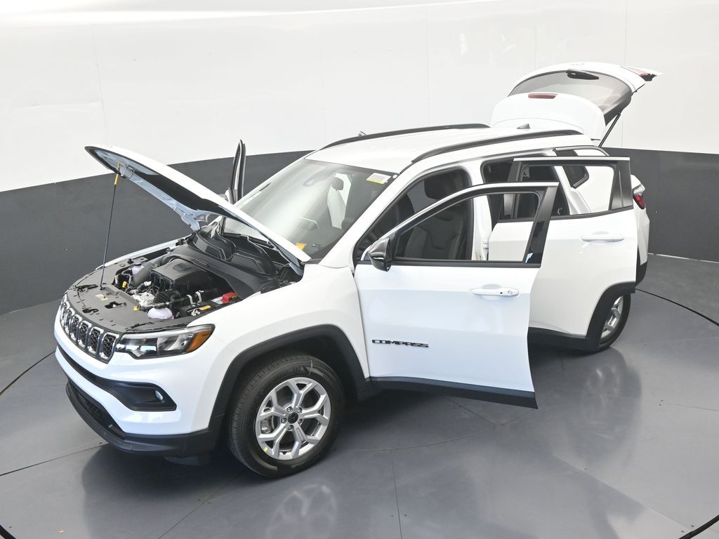 New 2026 Bright White Clearcoat Jeep Latitude image 57