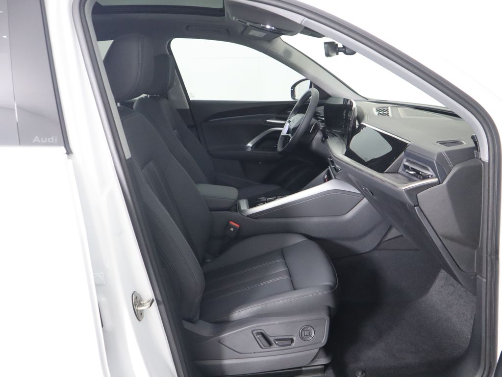 Thumbnail: 2025 Audi Q5 - 22