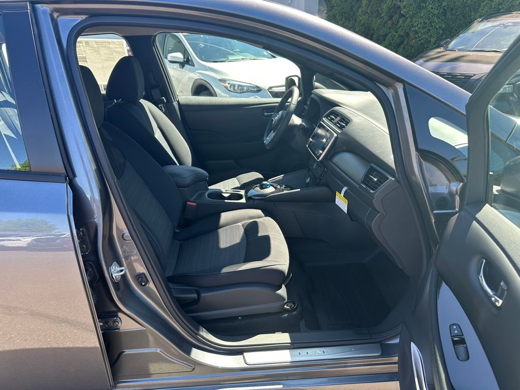 2025 Nissan Leaf SV Plus