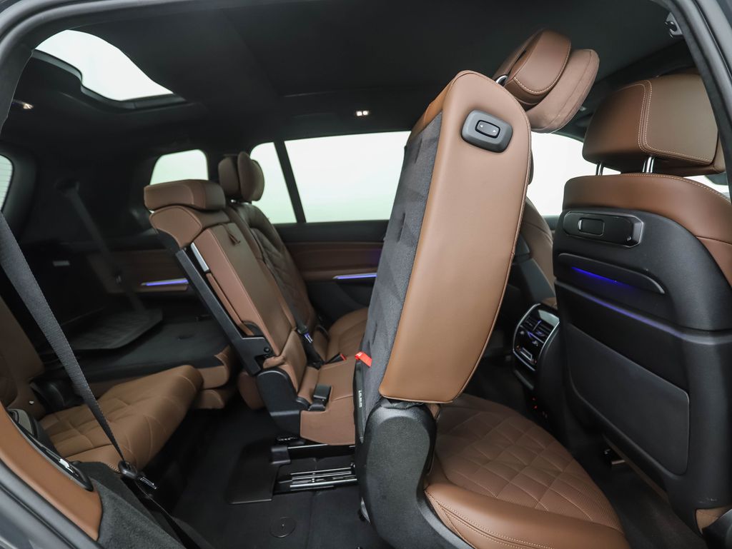 Thumbnail: 2024 BMW X7 - 32