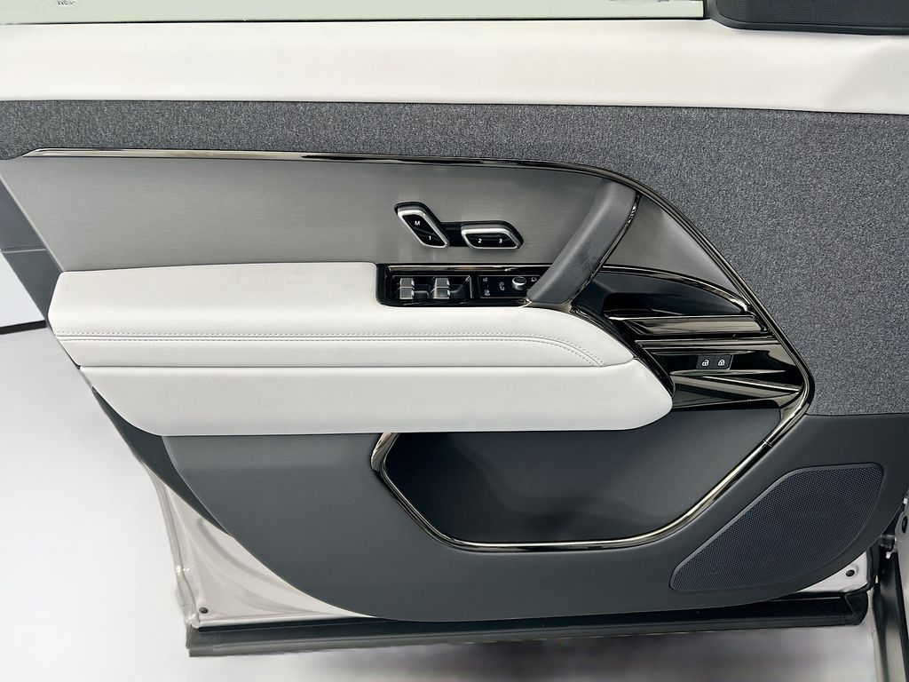 Thumbnail: 2026 Land Rover Range Rover Sport - 23