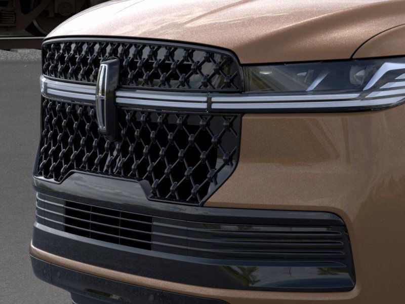 Thumbnail: 2025 Lincoln Navigator L - 17