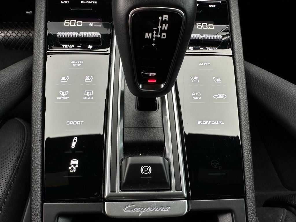 Thumbnail: 2023 Porsche Cayenne - 25