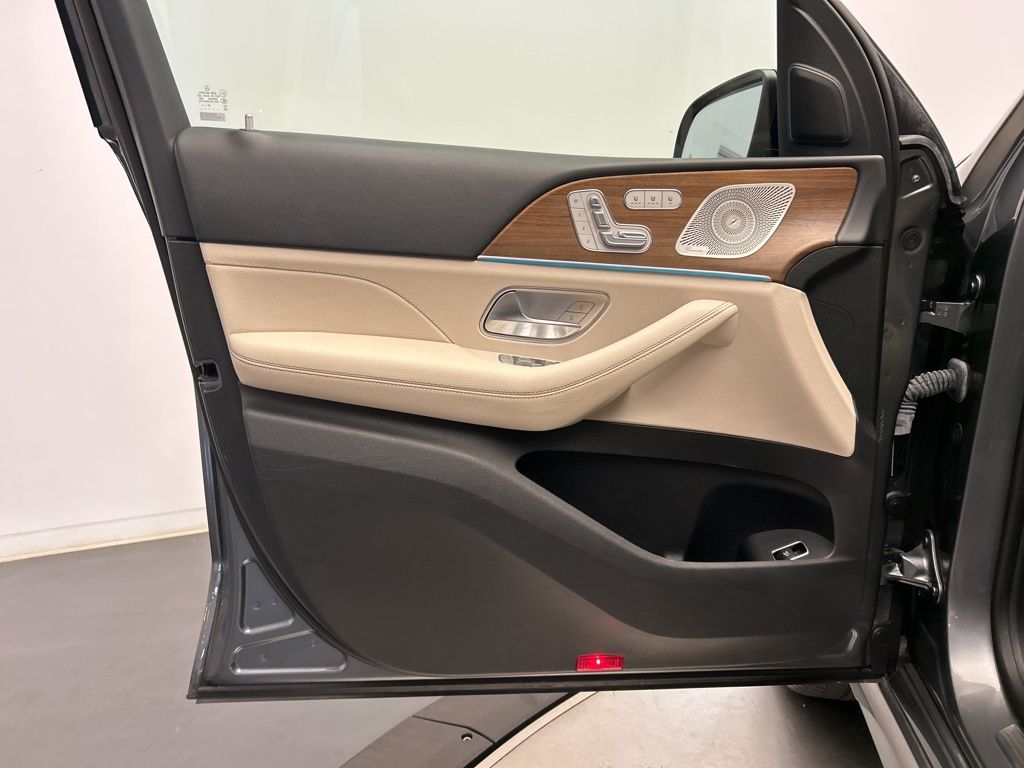 Thumbnail: 2023 Mercedes-Benz GLS - 11