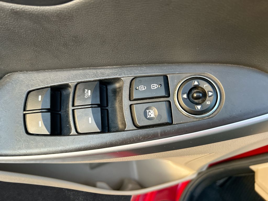 Thumbnail: 2014 Hyundai Elantra - 13