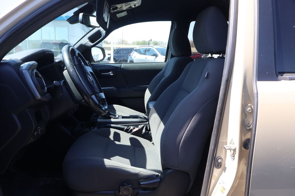 Thumbnail: 2019 Toyota Tacoma - 8