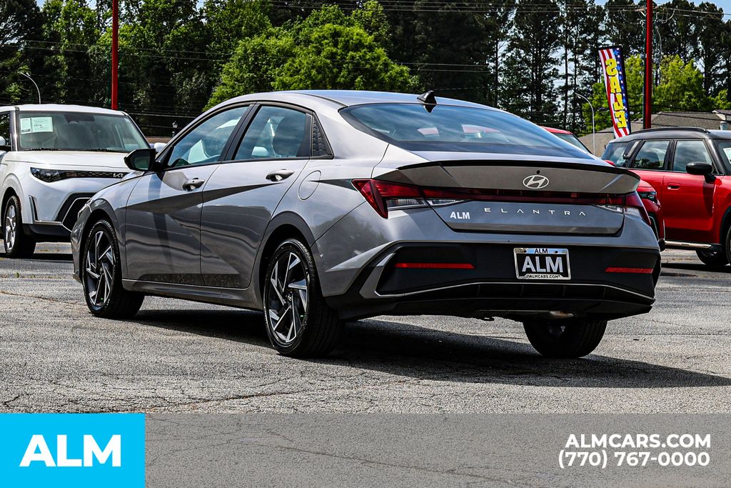 Used 2025 Silver Hyundai SEL Sport image 7