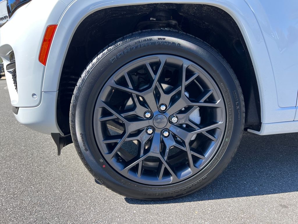 new 2025 Jeep Grand Cherokee car, priced at $57,990