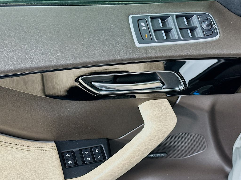 Thumbnail: 2019 Jaguar F-Pace - 17