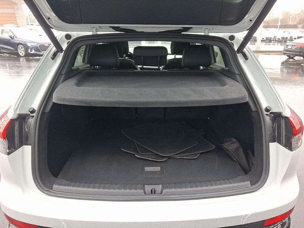 Thumbnail: 2024 Audi Q4 e-tron - 30