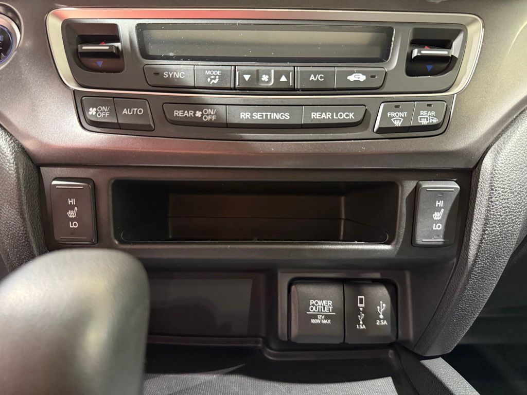 Thumbnail: 2017 Honda Pilot - 32