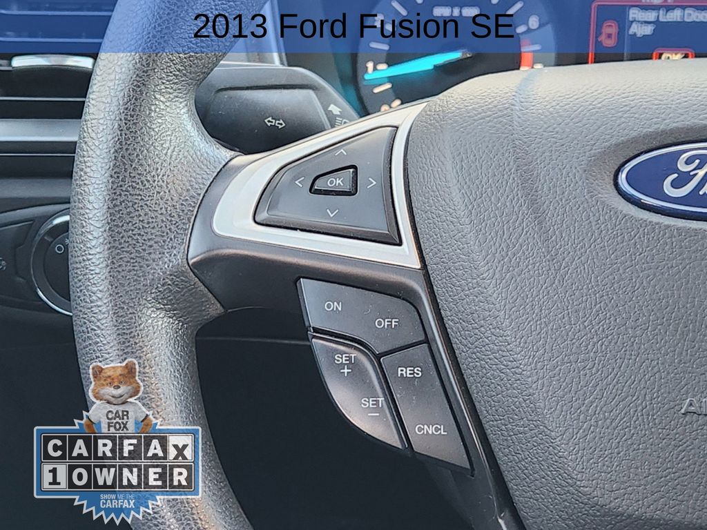 2013 Ford Fusion SE 27