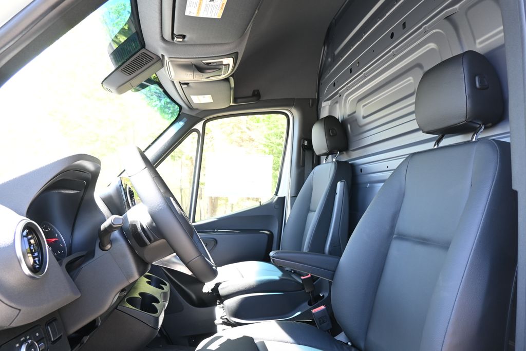 2025 Mercedes-Benz Sprinter 2500 18