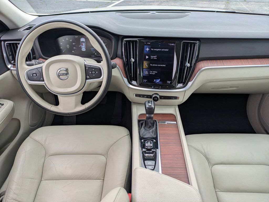 2021 Volvo S60 T5 Momentum