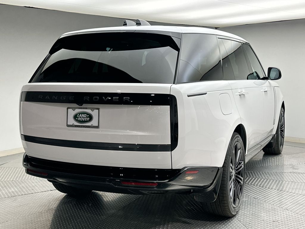 2025 Land Rover Range Rover SE 2