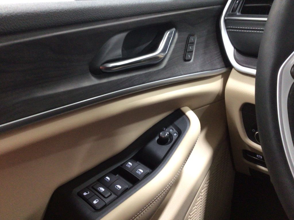 Used 2025 Jeep Grand Cherokee SUV