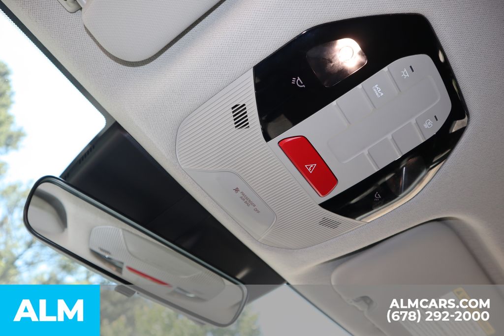 Used 2025 White Kia LXS image 34