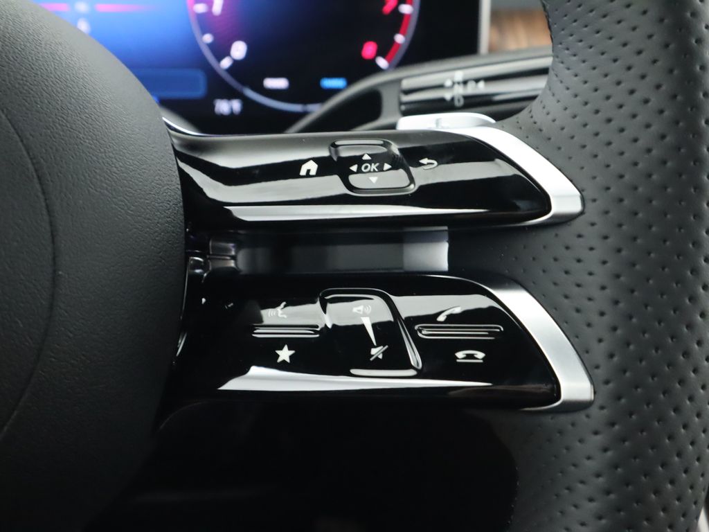 Thumbnail: 2025 Mercedes-Benz GLC - 12